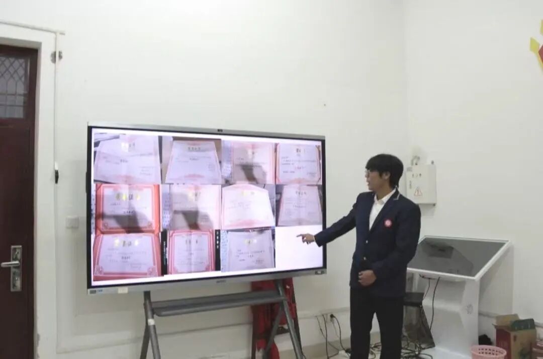 通过精心准备的演讲和展示