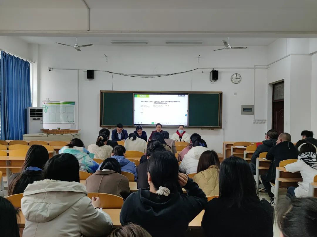 党总支书记张珊珊宣读党员干部廉政承诺