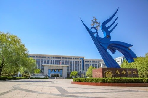 会议由教务处副处长朱宏雁主持