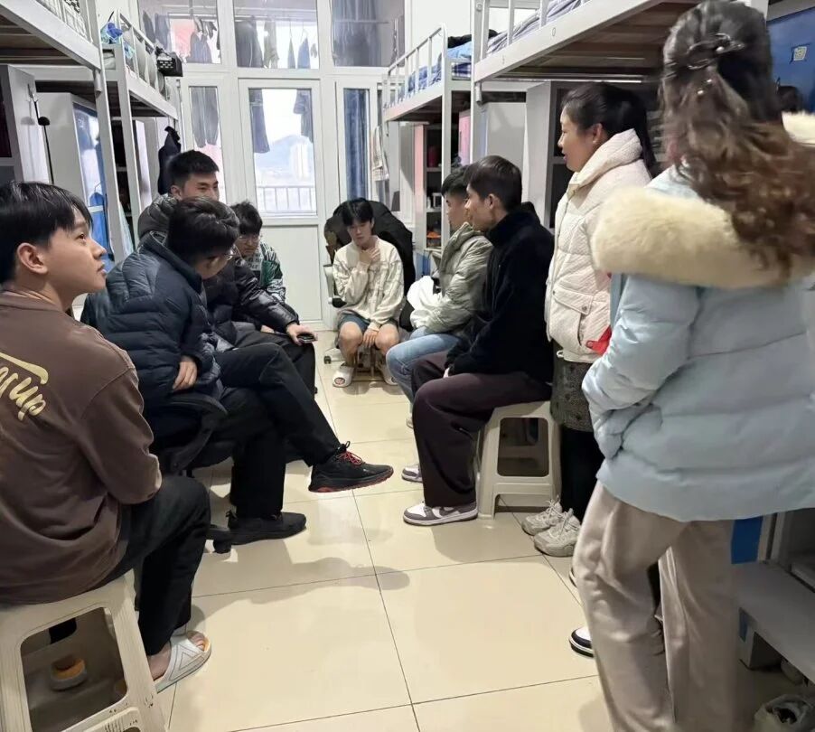 通过走进宿舍