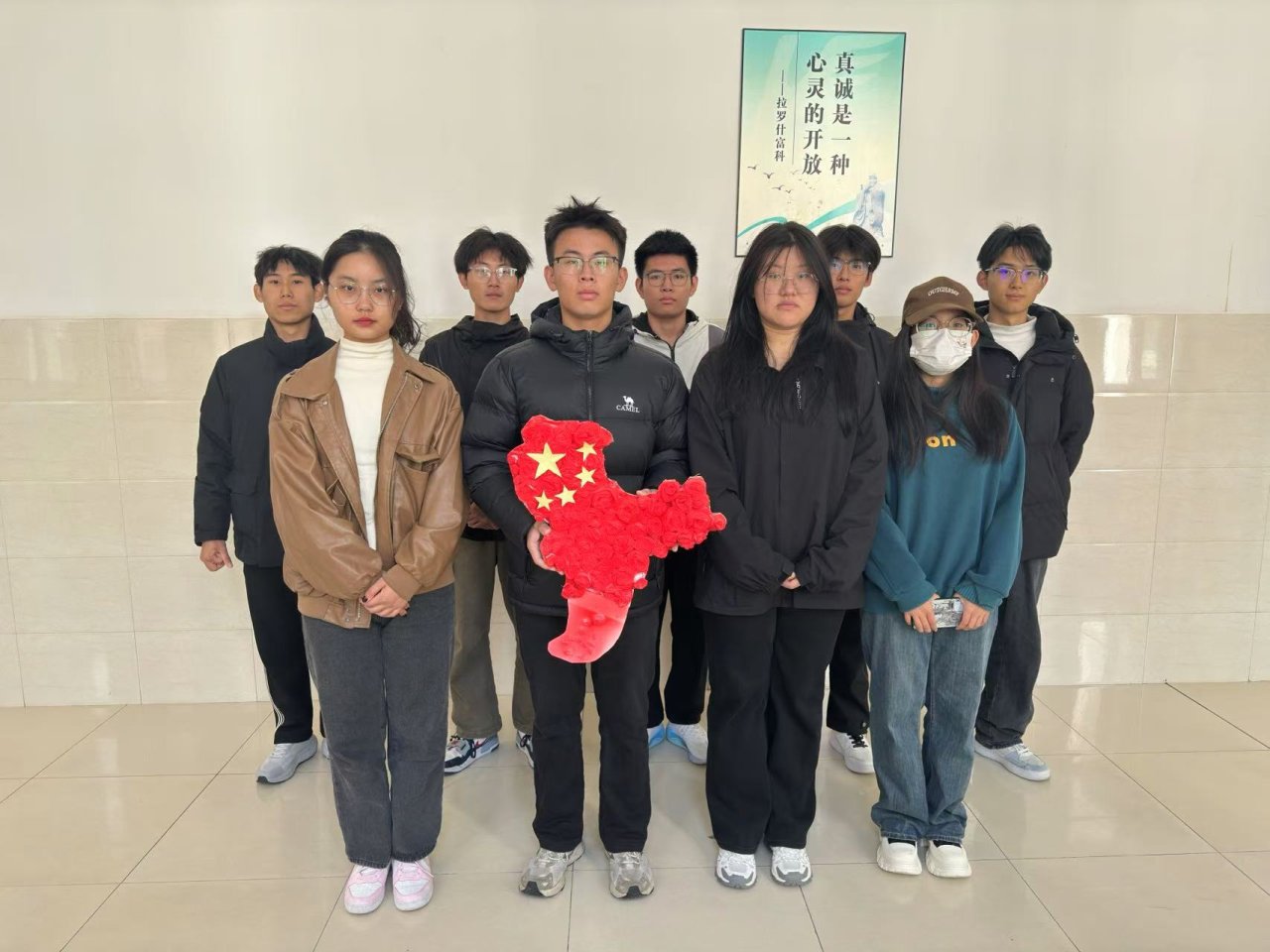 牢固树立坚定政治信仰