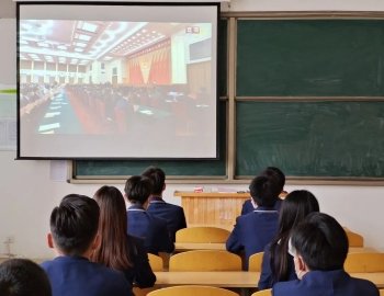 为使广大同学厚植爱党