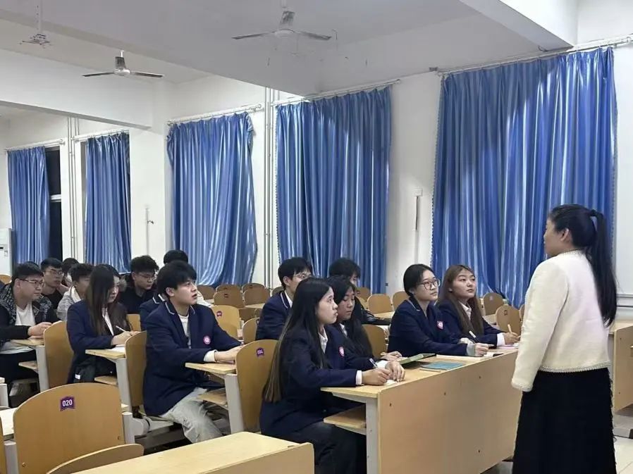 本次培训旨在提升同学们的政治素养