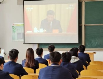 中央军委主席习近平出席大会并发表重要